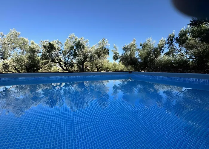 Elements Of Diros Pírgos Dhiroú